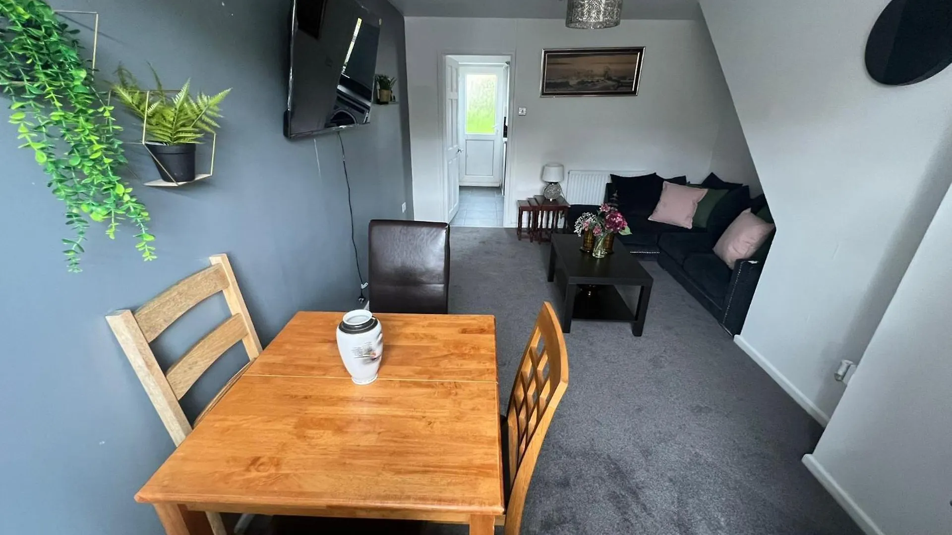Cardiff Gate Lodge 0*,  영국